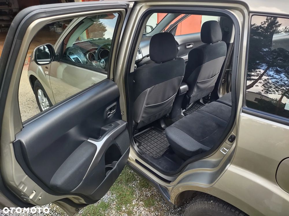 Mitsubishi Outlander 2.0 DID Instyle NAVI - 8