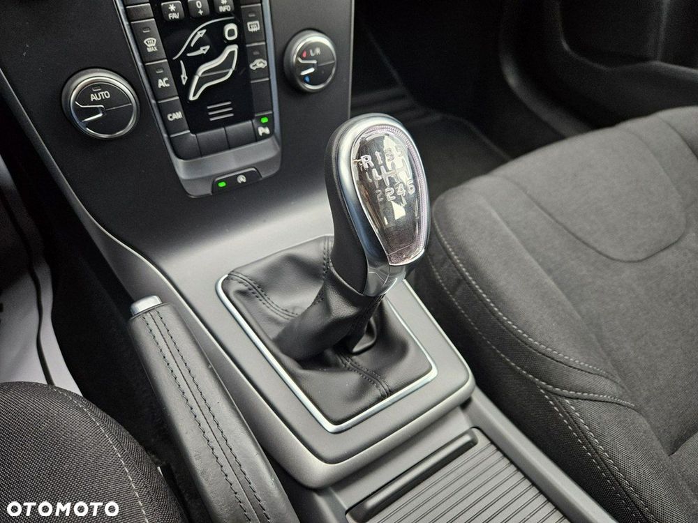 Volvo V40 D2 Momentum - 22