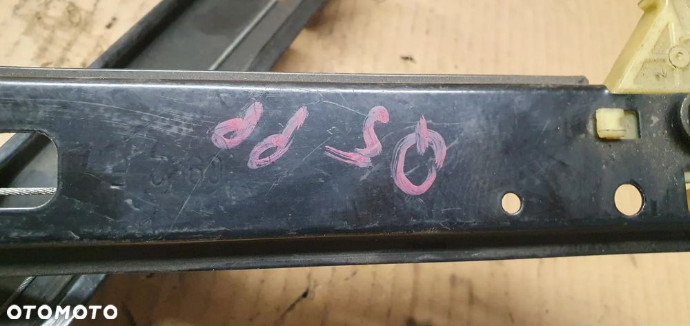 Mechanizm podnośnik szyby prawy przód Audi Q5 8R0837462G - 6