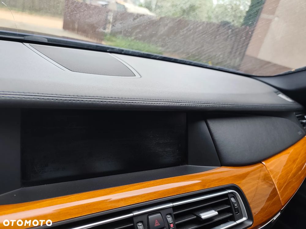 BMW Seria 7 750i L xDrive - 34