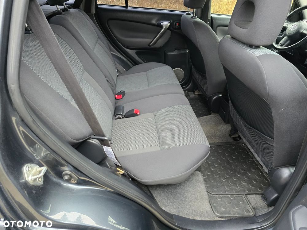 Toyota RAV4 2.0 VVT-i 4x4 - 26