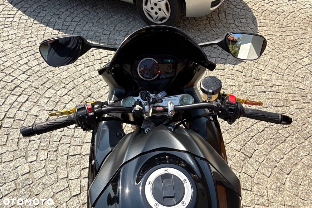 Suzuki GSX-R - 25