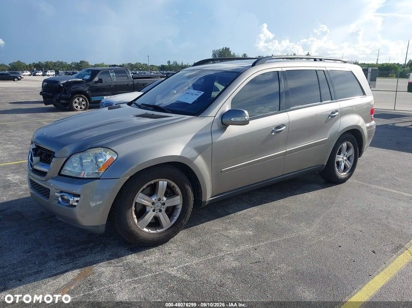 Mercedes-Benz GL - 12