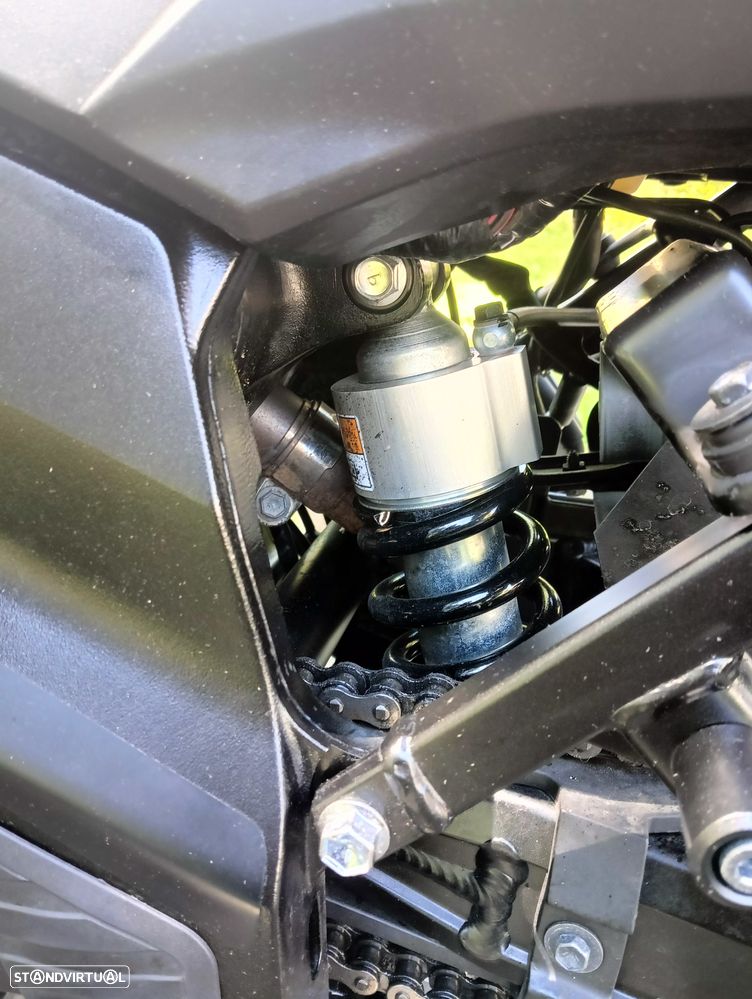 Suzuki DL V-Strom DL 650A - 18