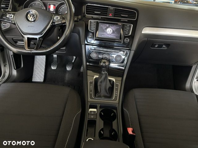 Volkswagen Golf - 26
