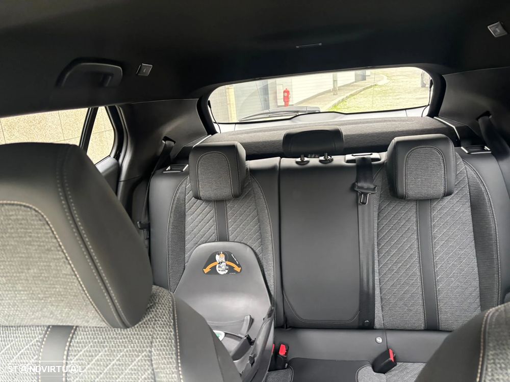 Peugeot 2008 1.2 PureTech Allure - 8
