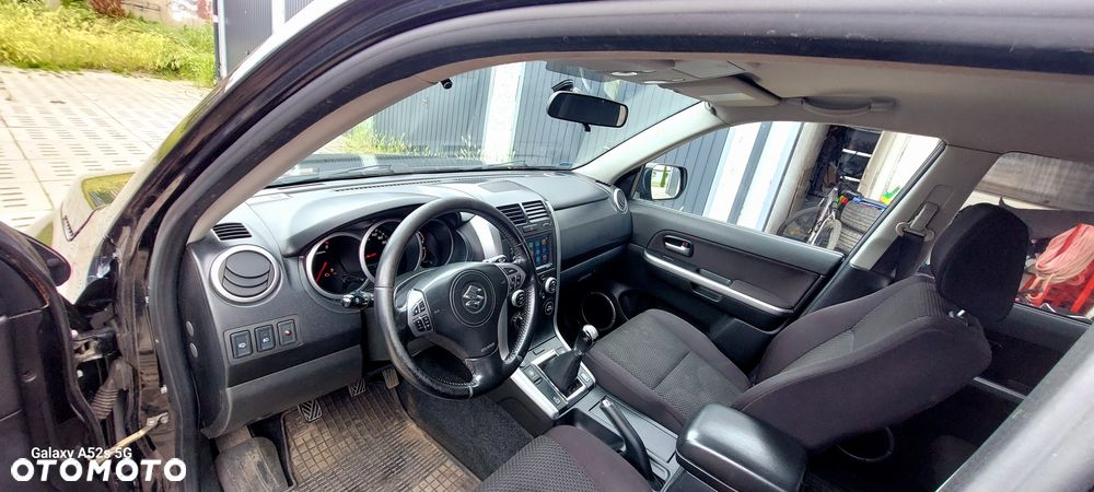Suzuki Grand Vitara 2.4 De Luxe - 11