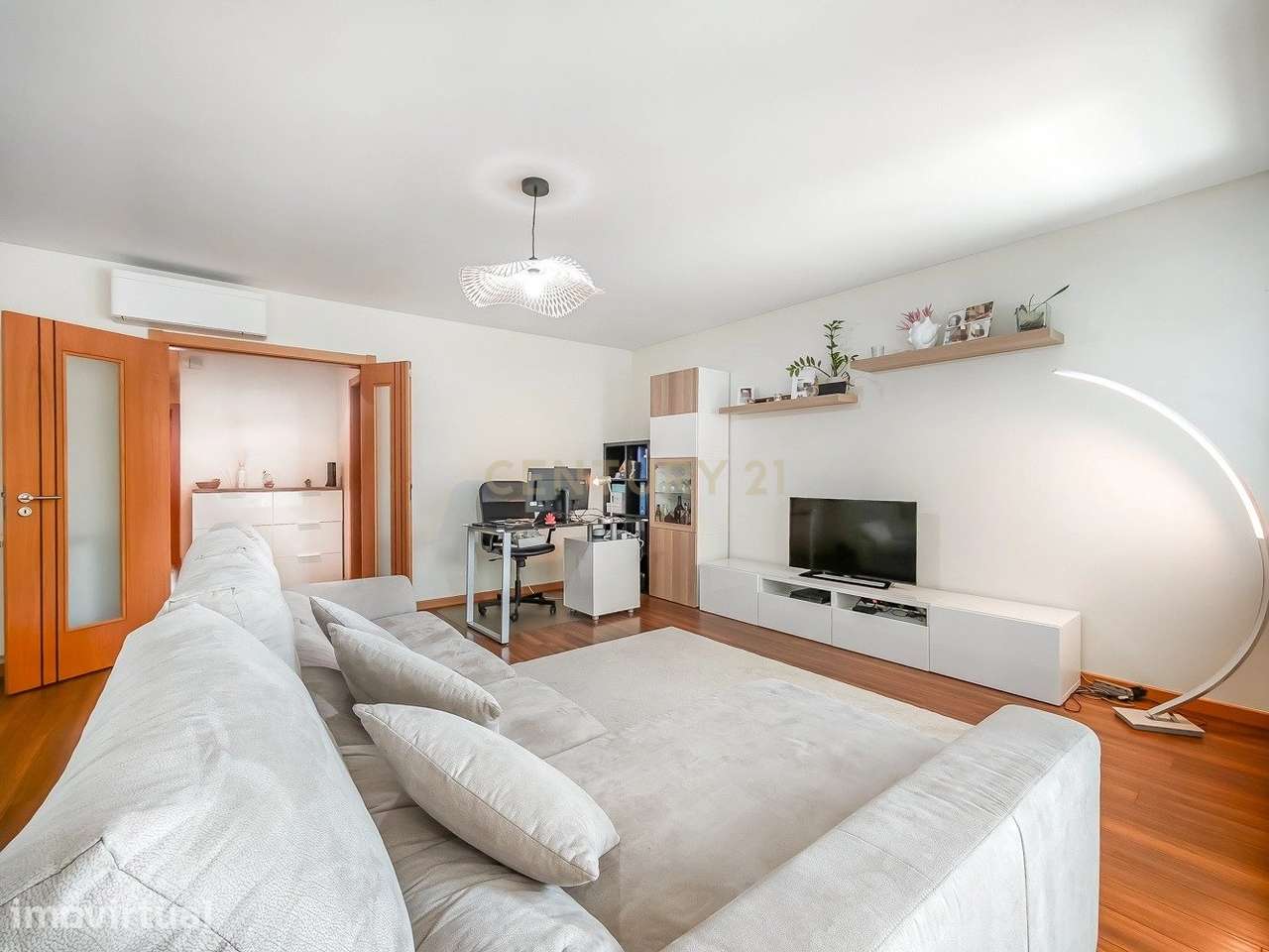 Apartamento T2 de referência na Pontinha com garagem e mais de 100m² - Grande imagem: 3/32