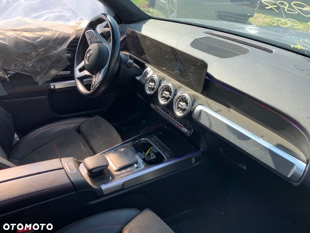 Mercedes-Benz GLB 250 4-Matic 8G-DCT - 12