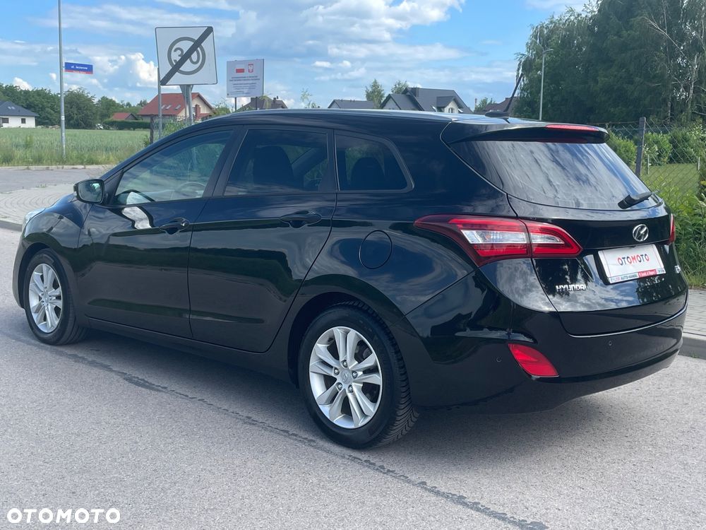 Hyundai i30 blue Kombi 1.6 CRDi Passion - 27