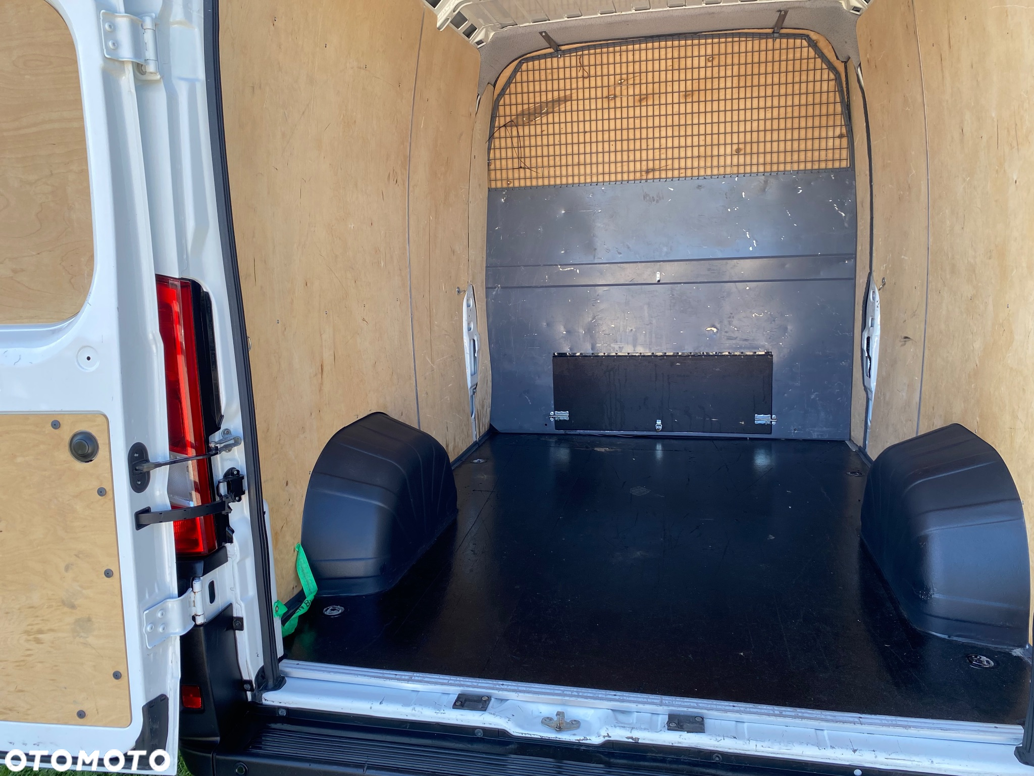 Peugeot BOXER L3H2 brygadowy 6-osobowy zakupiony w salonie w Rzeszowie bezwypadkowy - 22