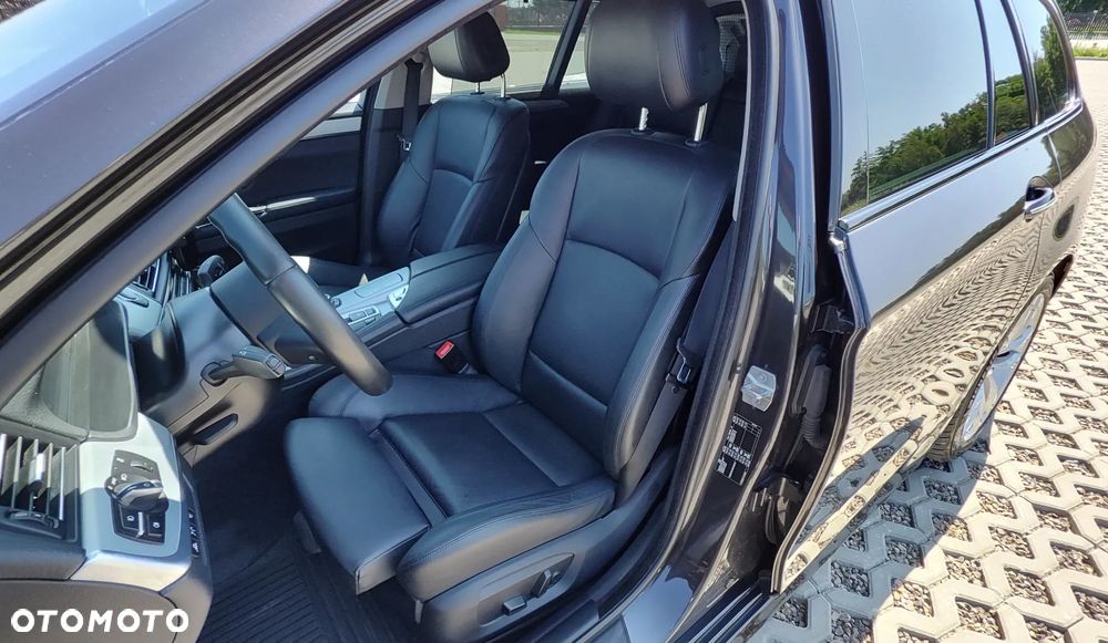 BMW Seria 5 525d Sport-Aut Luxury Line - 11