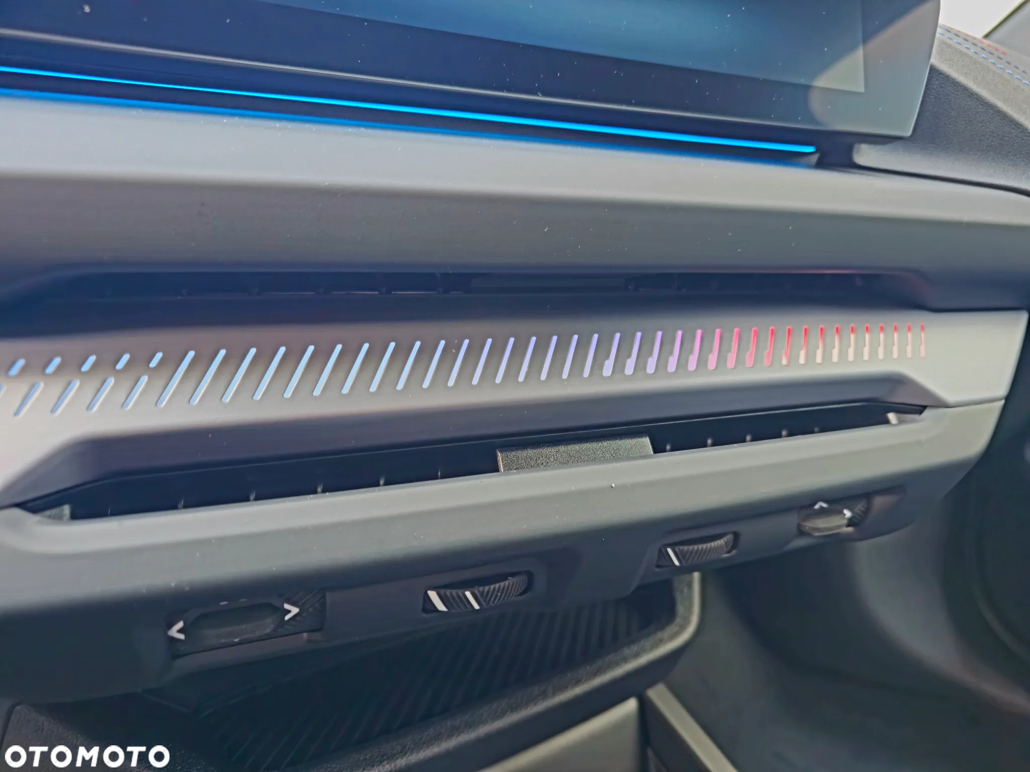 BMW Seria 1 120i - 24