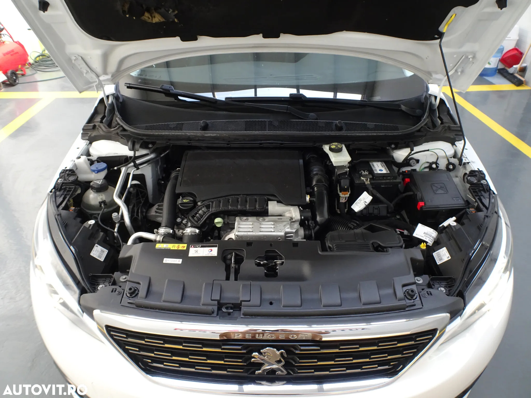 Peugeot 308 1.2 L PureTech Turbo S&S Allure - 24