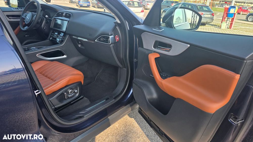 Jaguar F-Pace D300 AWD - 24