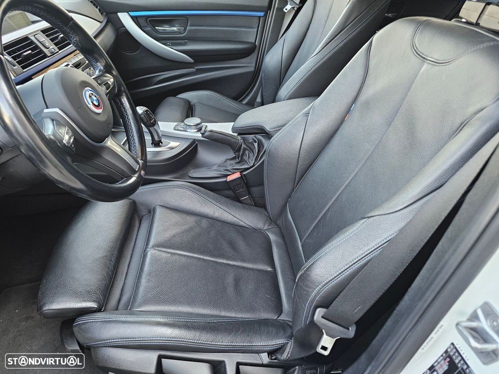 BMW 320 i Touring Pack Desportivo M - 16