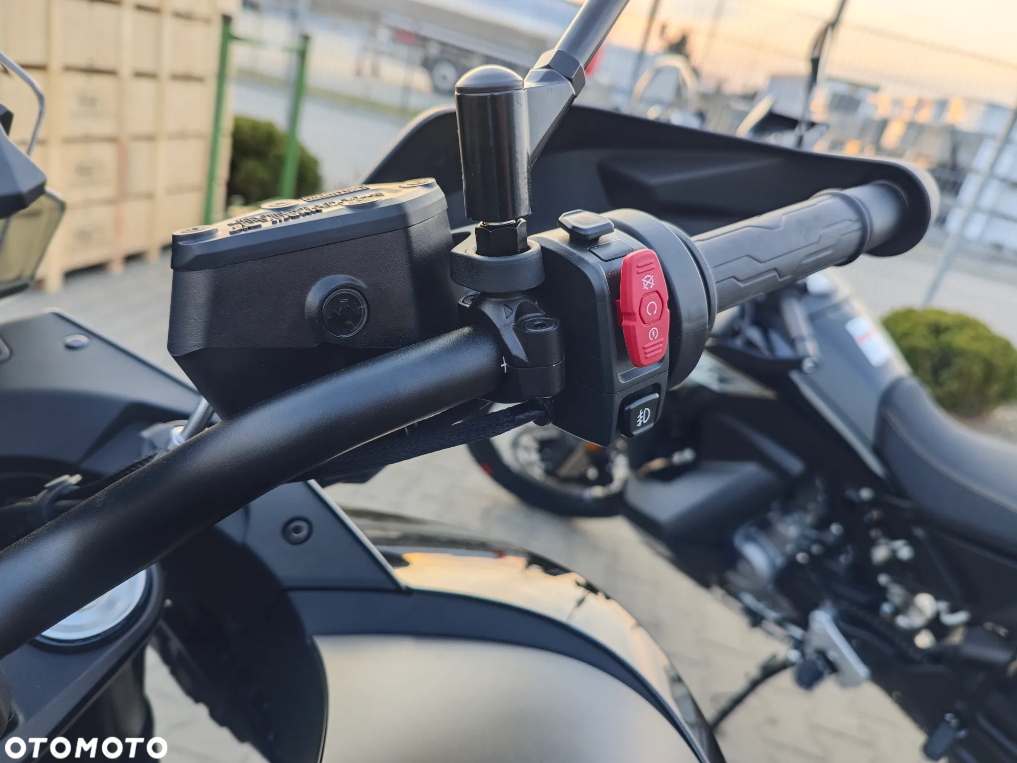 CFMoto MT - 9