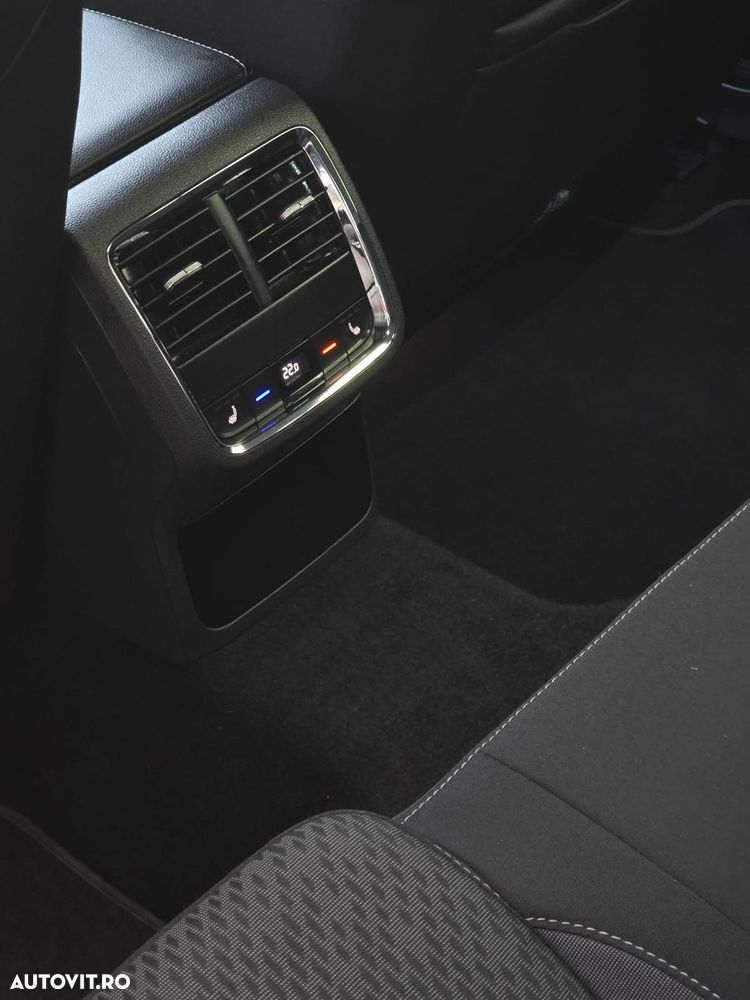 Volkswagen Passat Variant 2.0 TDI SCR DSG Elegance - 13