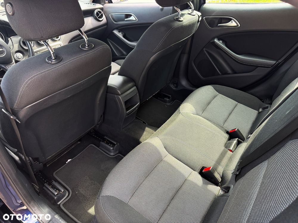 Mercedes-Benz GLA 200 - 8