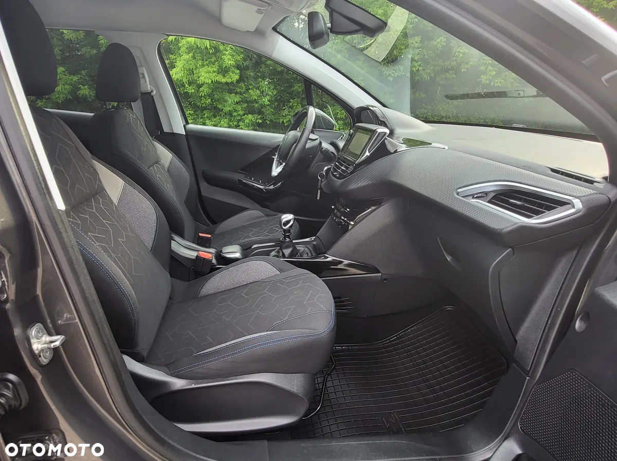 Peugeot 2008 1.2 Pure Tech GPF Signature S&S - 14