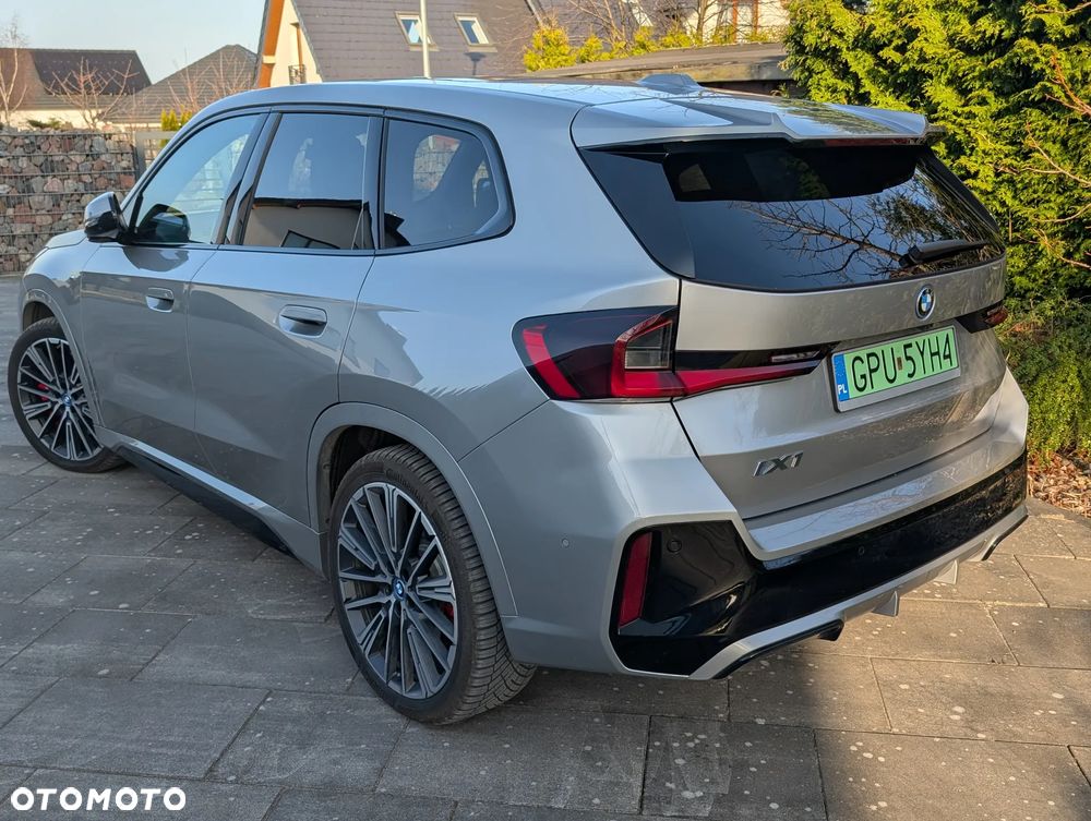 BMW iX1 xDrive30 66.5kWh M Sport - 5