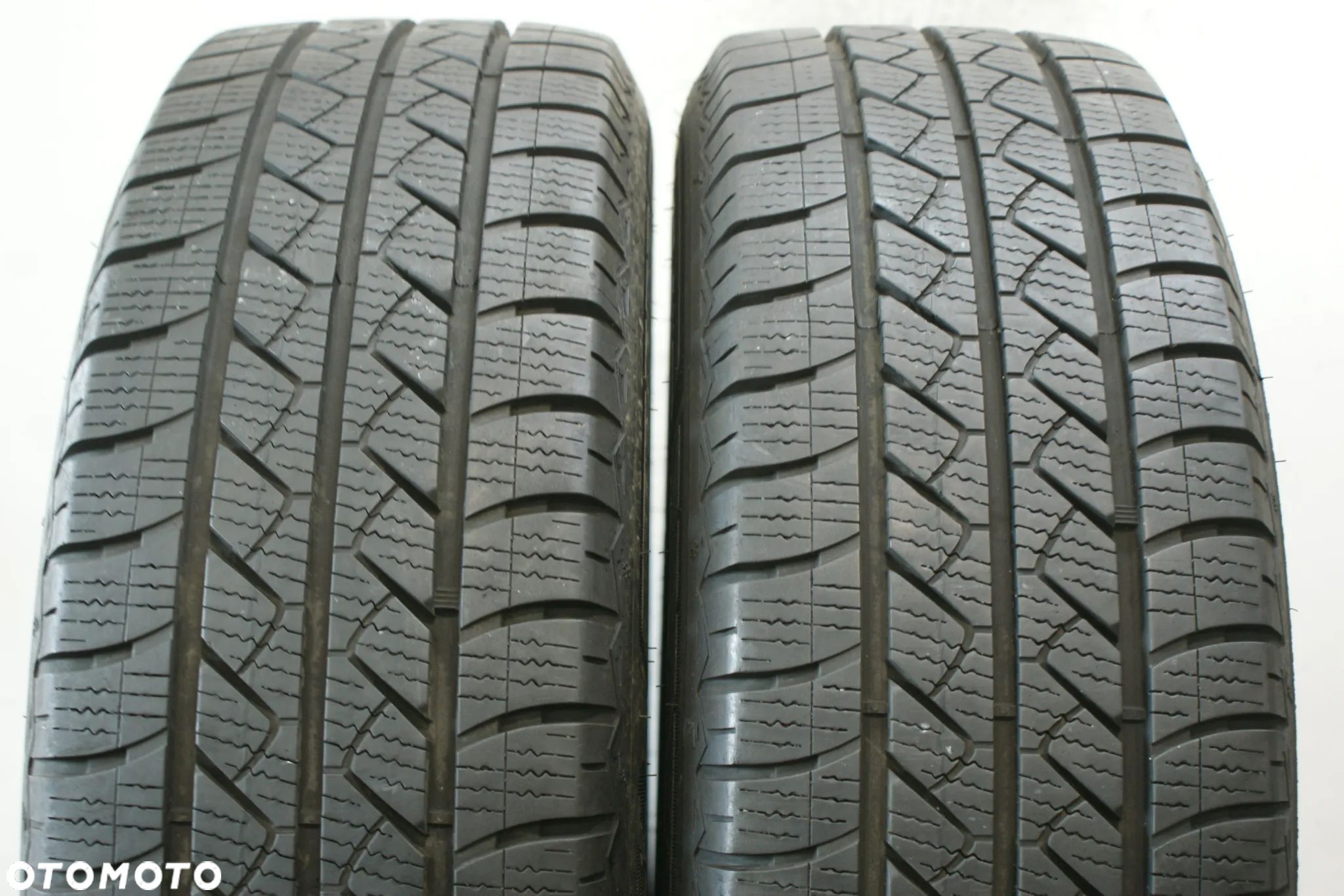 całoroczne 215/65R16C GOODYEAR VECTOR 4SEASONS CARGO 8mm  B1775 - 1