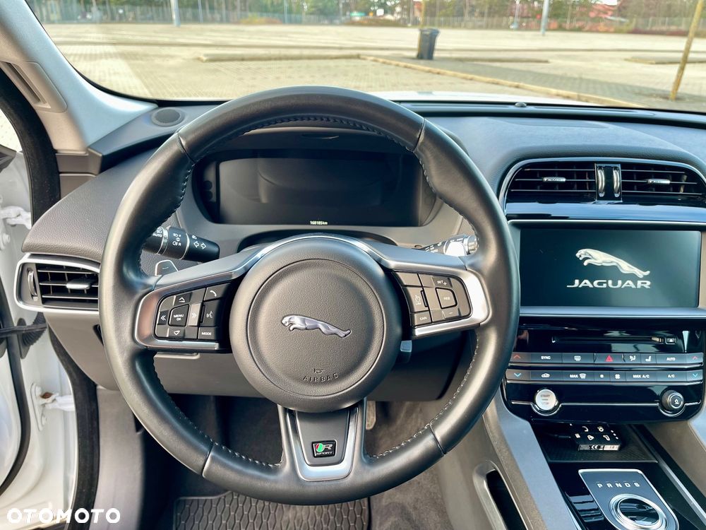 Jaguar F-Pace 2.0 i4D RWD R-Sport - 26