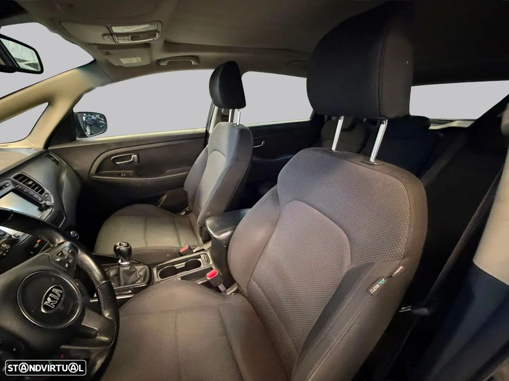 Kia Carens - 10