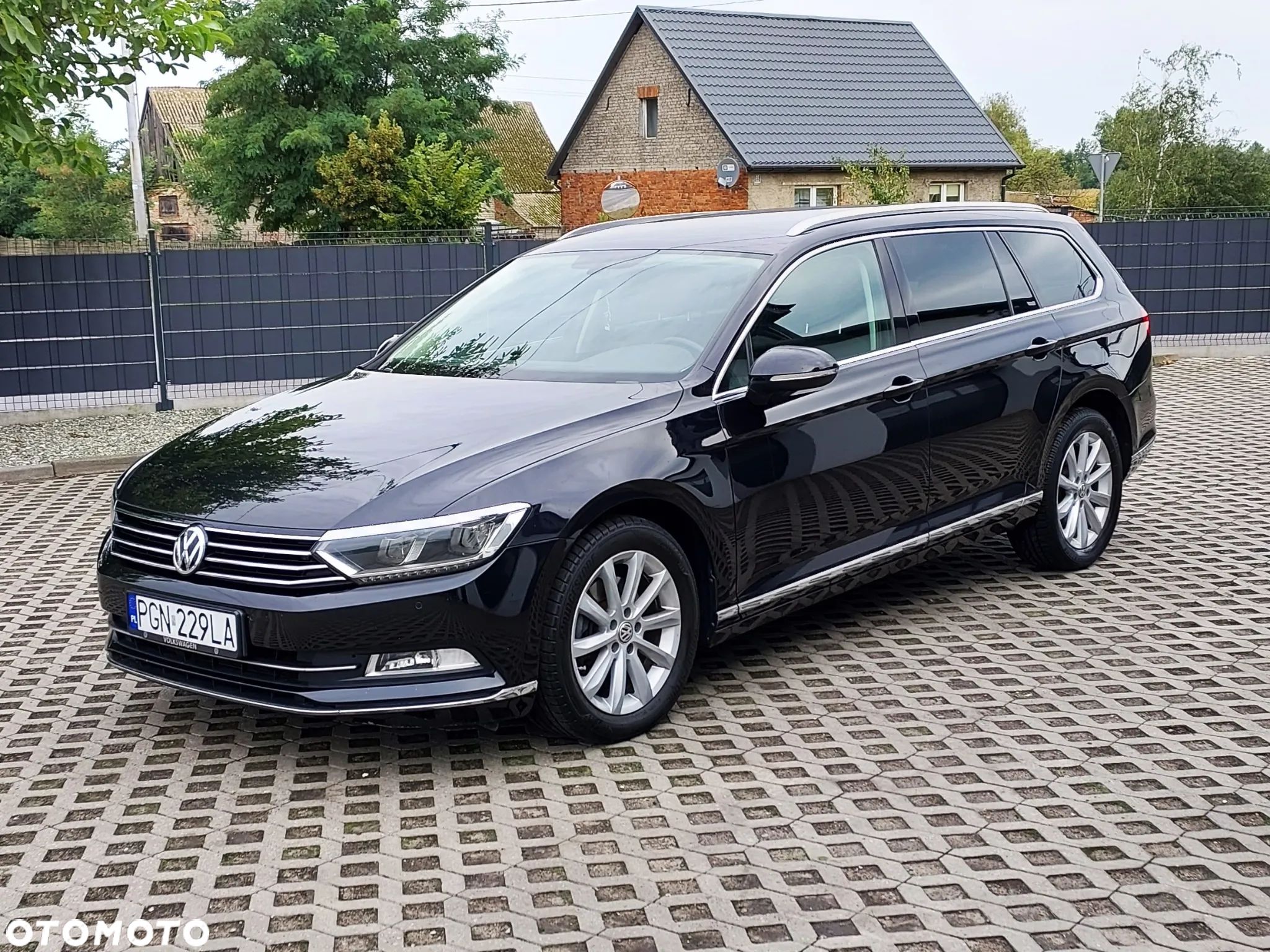 Volkswagen Passat - 1