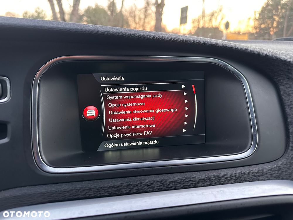 Volvo V40 D4 Drive-E R-Design Momentum - 31