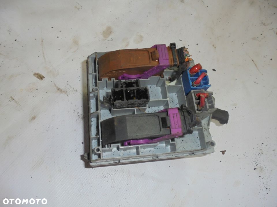 SKRZYNKA BEZPIECZNIKOW ALFA 147 1.9 JTD - 4