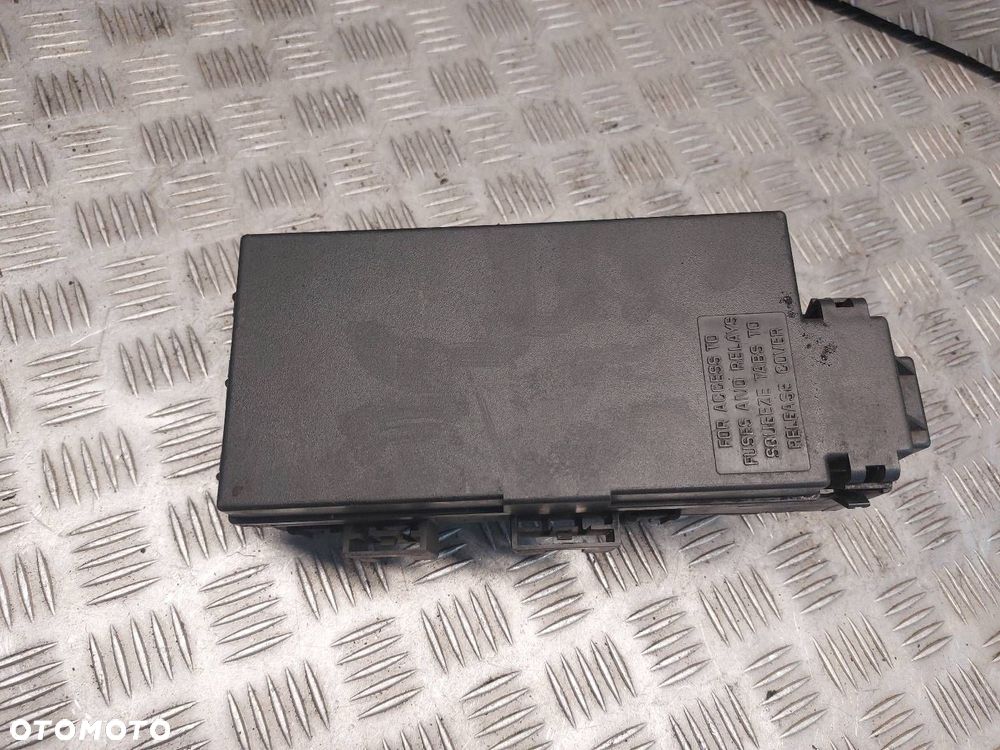 SKRZYNKA BEZPIECZNIKÓW PRZEKAŹNIKÓW GRAND CHEROKEE WK 3.0 CRD 68026451AC - 3