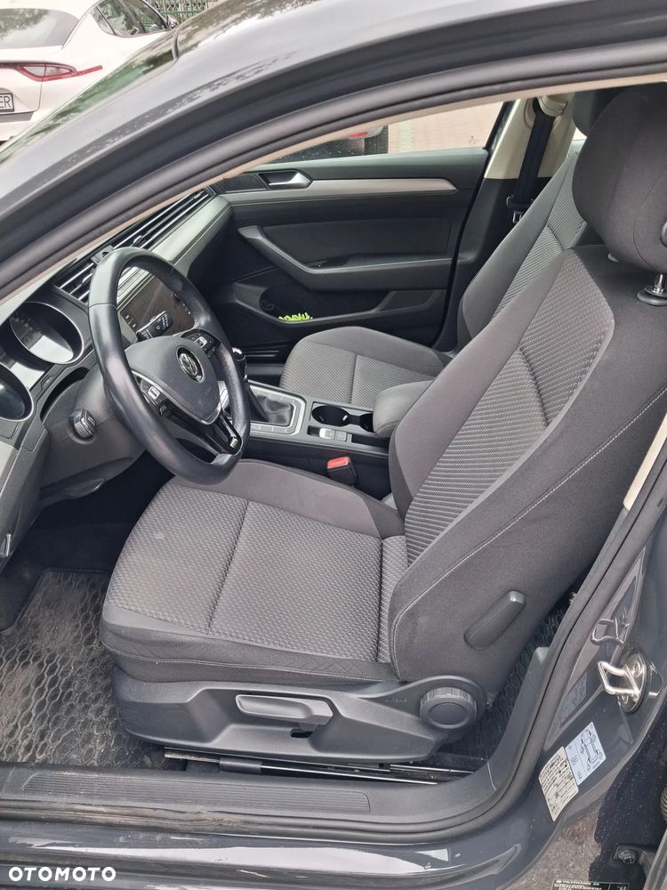 Volkswagen Passat 2.0 TDI BMT Trendline - 12