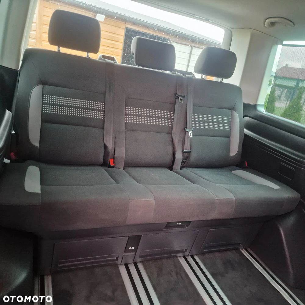 Volkswagen Multivan - 26