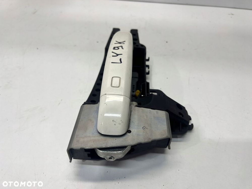 KLAMKA PRAWA AUDI A1 8X A4 B8 A5 8T Q3 Q5 8T2837886B LY9K - 2