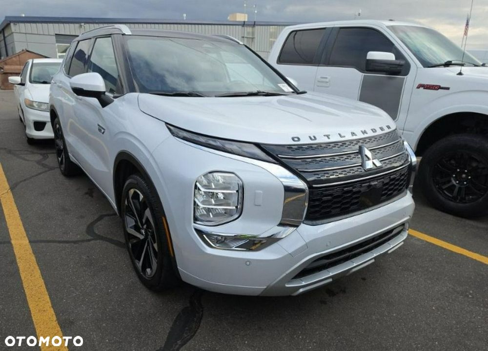 Mitsubishi Outlander - 3