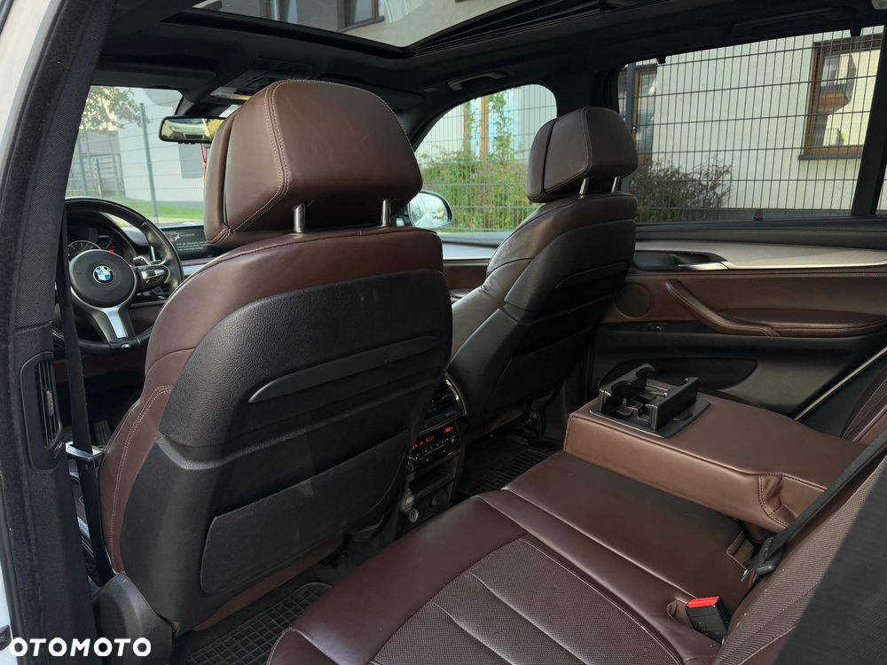 BMW X5 xDrive50i - 24