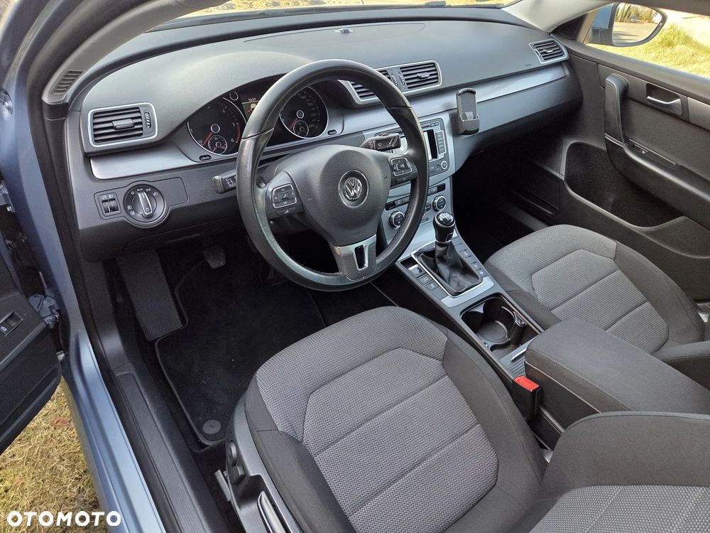 Volkswagen Passat - 16