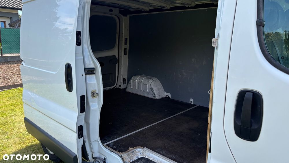 Opel Vivaro - 8