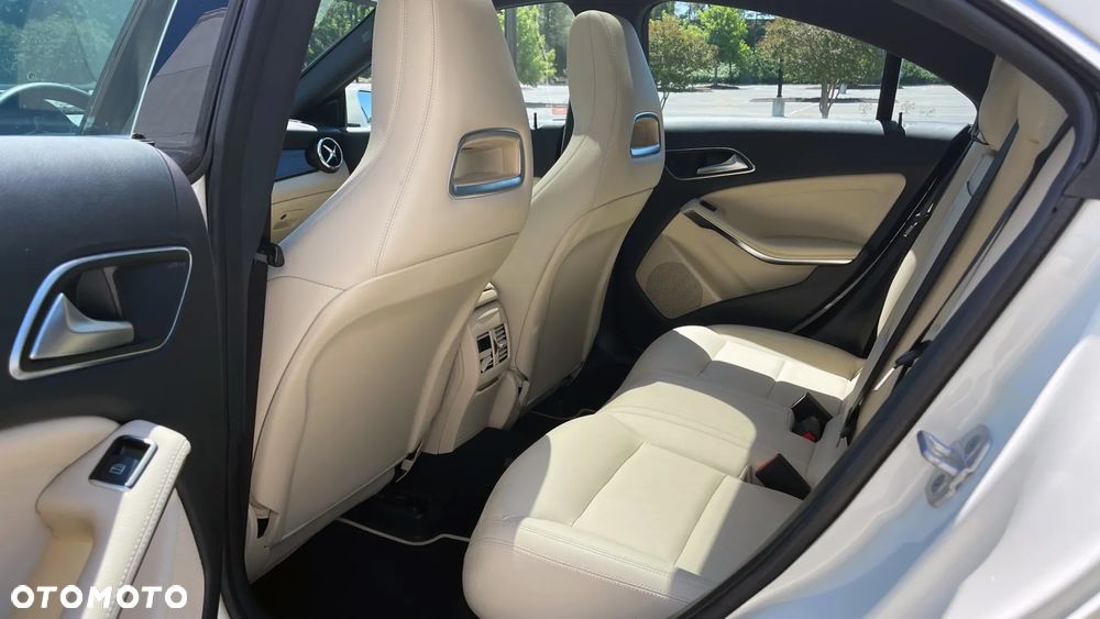 Mercedes-Benz CLA 250 7G-DCT - 15