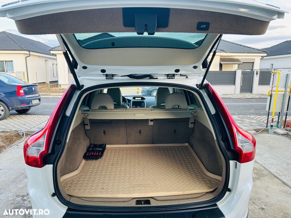 Volvo XC 60 D5 AWD - 6