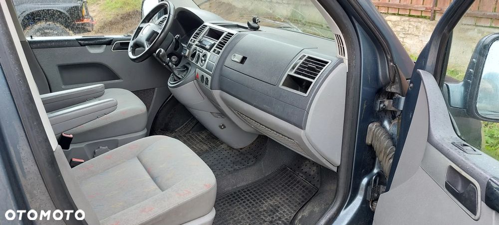 Volkswagen Caravelle - 14