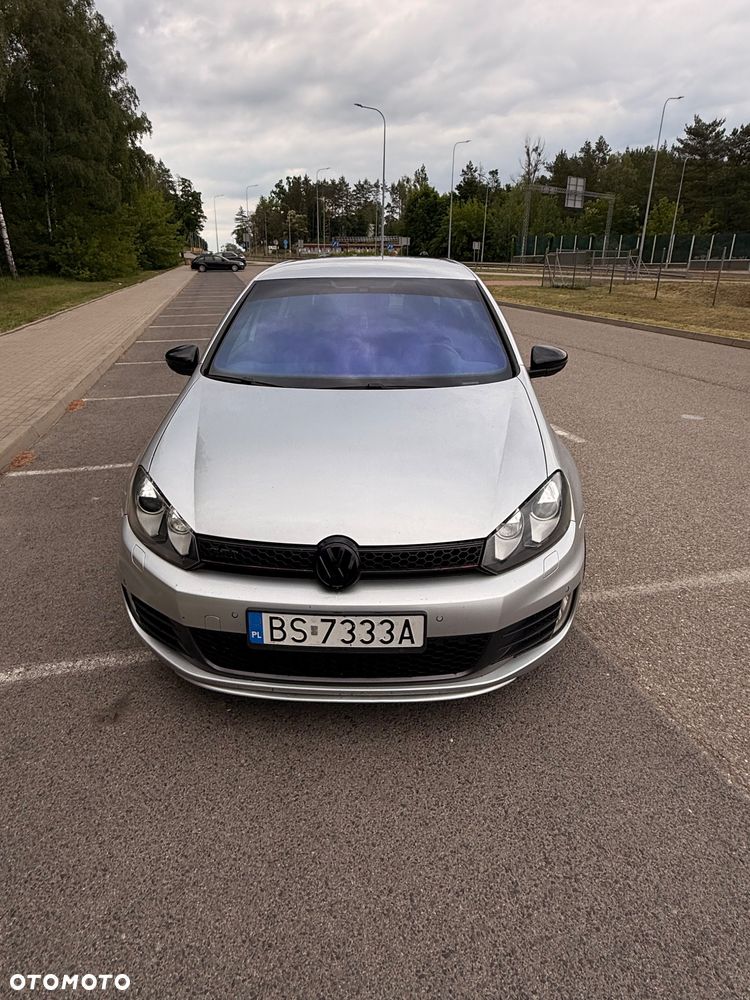 Volkswagen Golf - 1