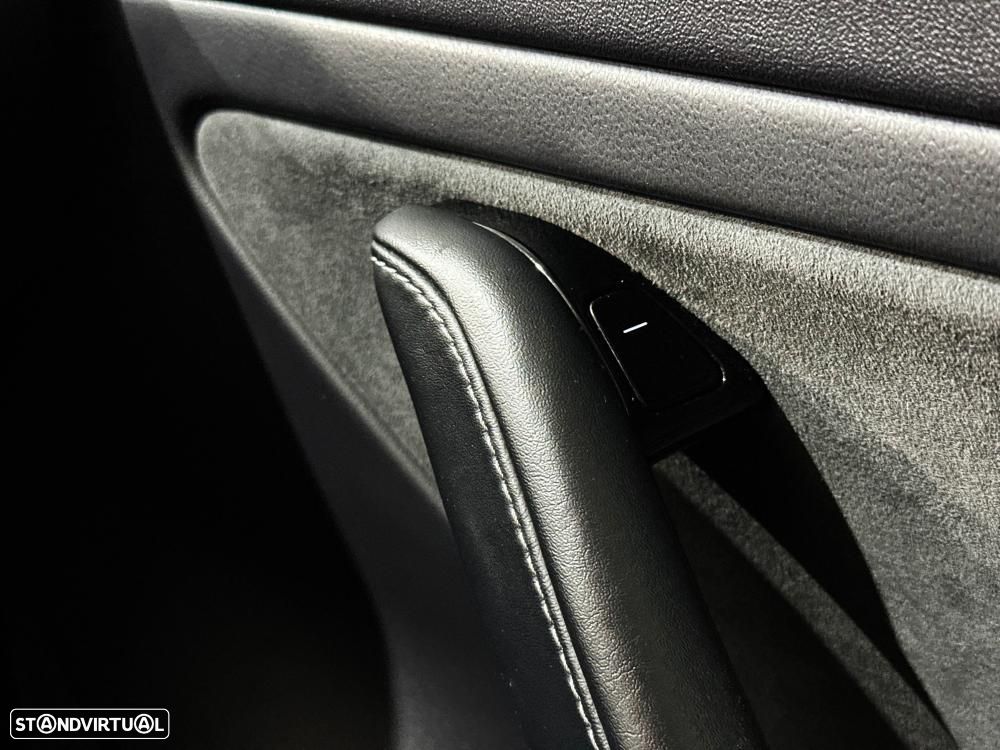 Tesla Model 3 Long-Range Dual Motor AWD - 32