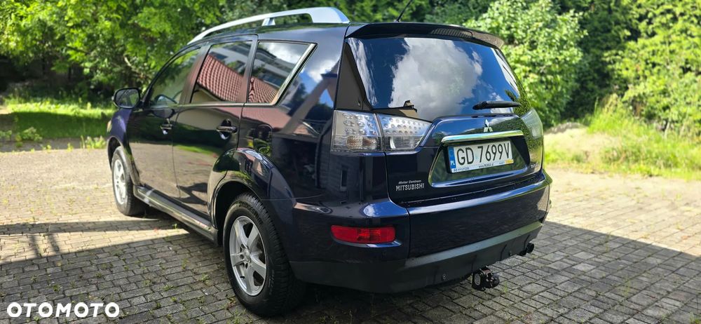 Mitsubishi Outlander - 2