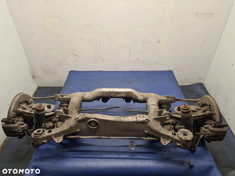 BMW 5 E61 2.5D  BELKA ZAWIESZENIA TYŁ - 1