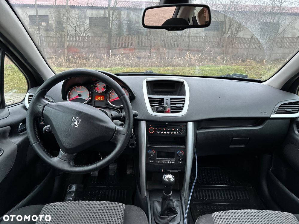 Peugeot 207 - 10