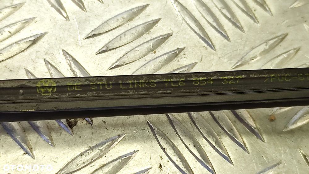 VW TOUAREG 7L 06-09R LISTWA LISTWY USZCZELKI SZYBY CZOLOWEJ LISTWA SZYBY CZOŁOWEJ PRZÓD PRAWA 7L6854328 LEWA 7L6854327 - 8