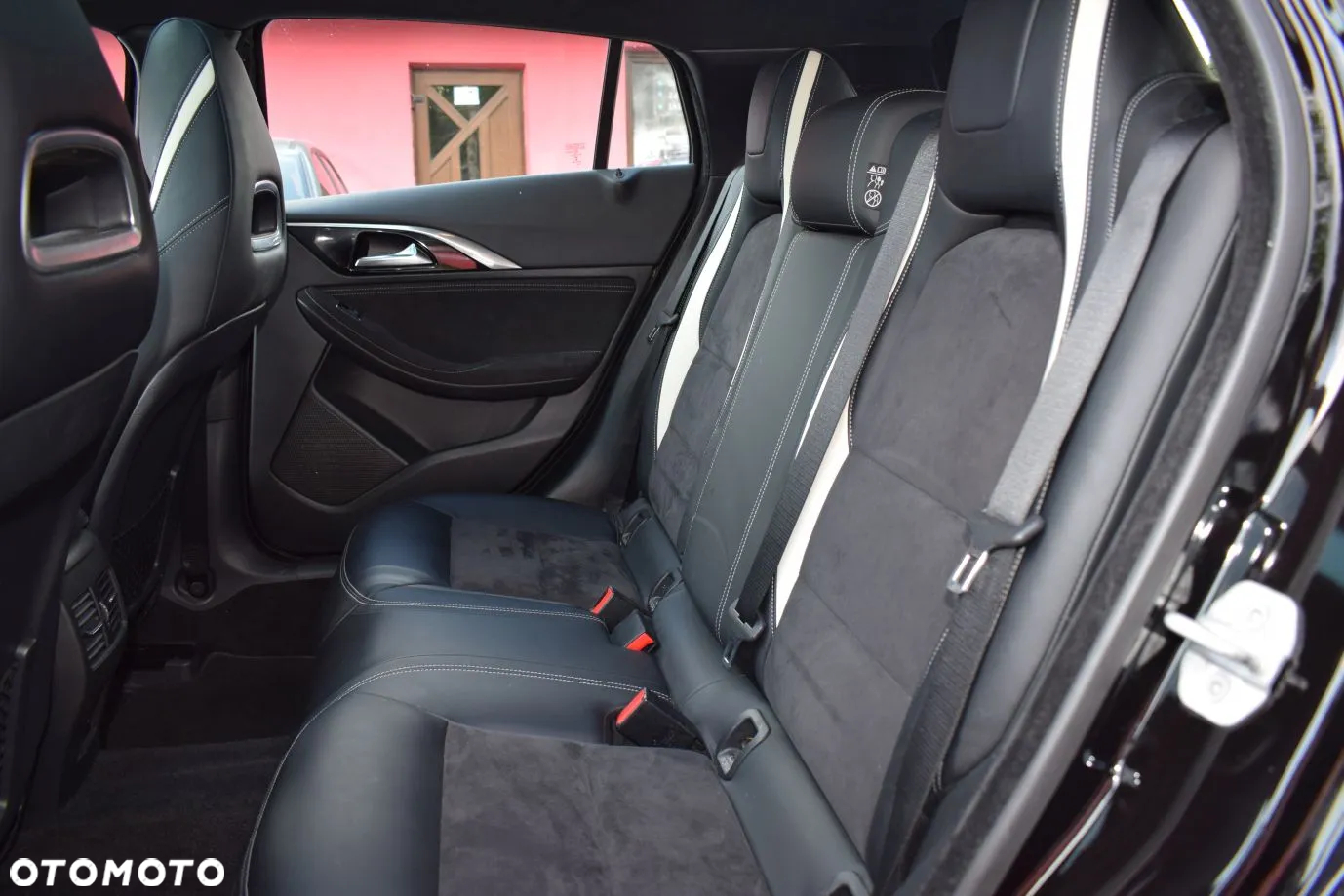 Infiniti Q30 2.0t DCT AWD Sport City Black - 14