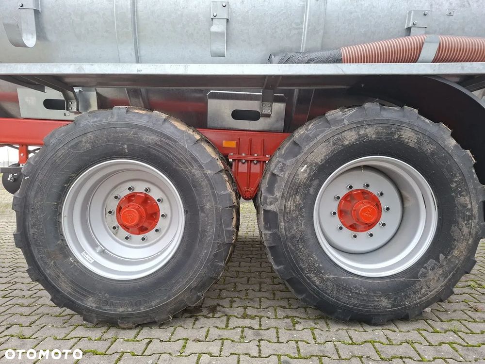 POMOT Chojna Wóz asenizacyjny Beczka do gnojowicy 13000 litrów T 546/1 - 25